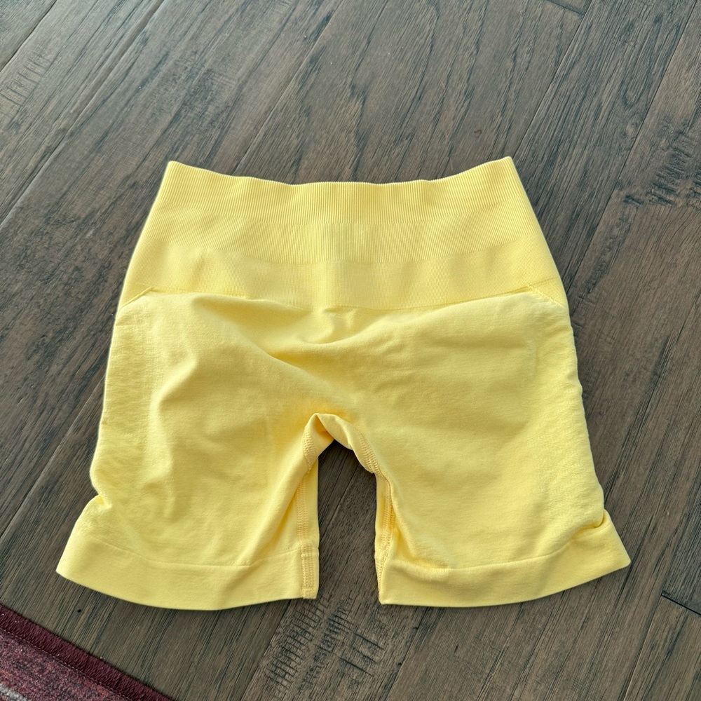 Alphalete Contour Short - Picture 3 of 3